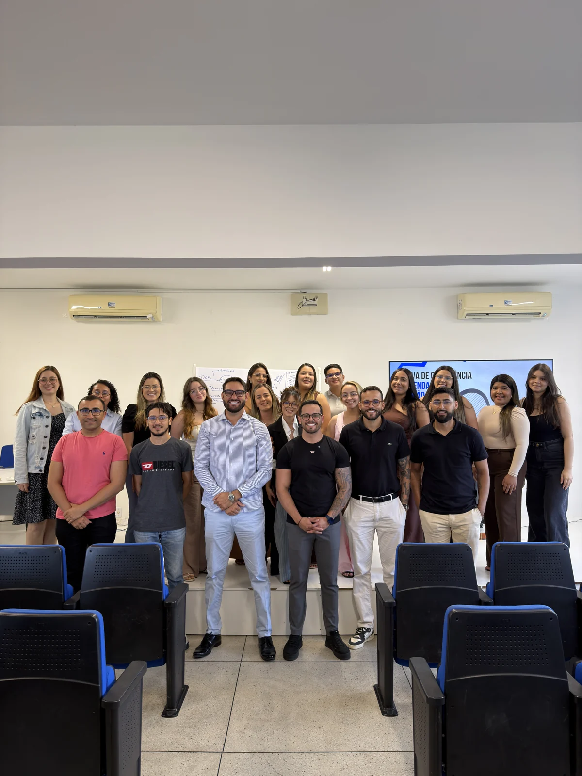 Turma participante da formação comercial